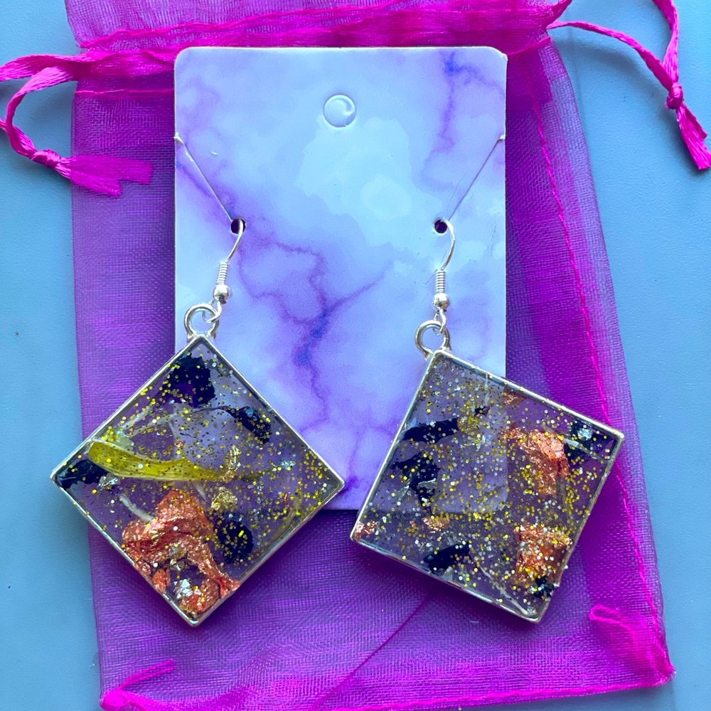 Handmade Floral Resin Earrings!